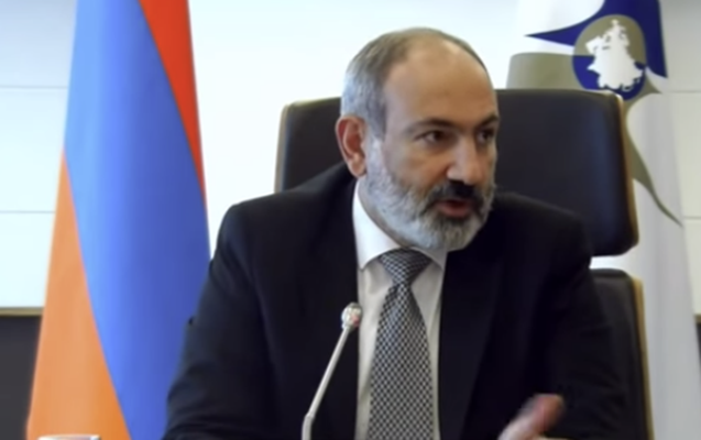 Paşinyan çıxışı zamanı pərt oldu - Video