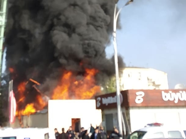 Пожар на торговых объектах в Баку потушен - ОБНОВЛЕНО + ФОТО/ВИДЕО