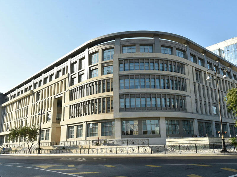 Bakının məhşur məktəbi 2 həftəlik bağlandı - Yoluxma sayı yüksəkdir