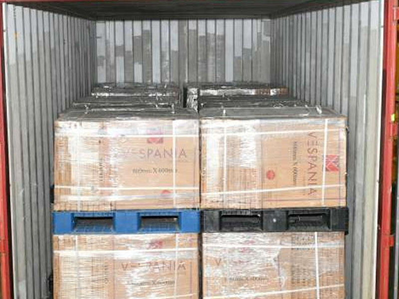 Qutunu açan polislər İNANMADI: Gömrükdən gizlicə keçirmək istəyirdilər - VİDEO