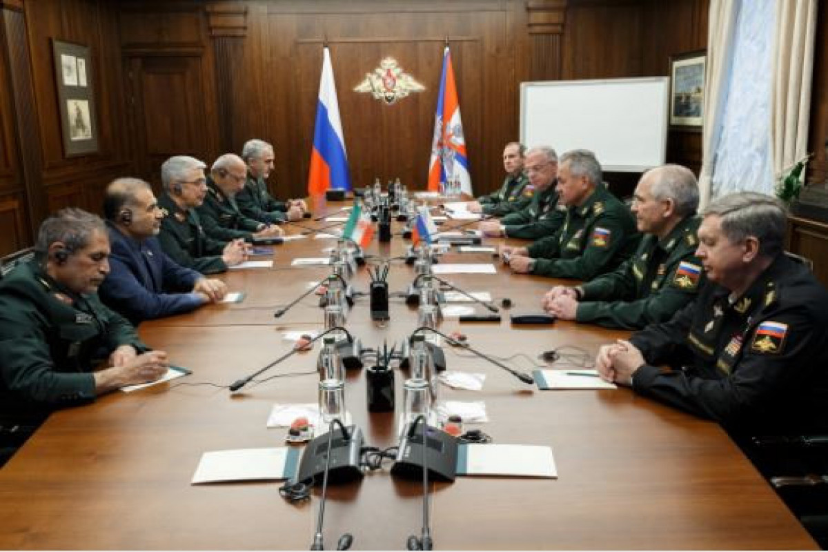 Şoyqu İran Silahlı Qüvvələrinin Baş Qərargah rəisi ilə görüşüb