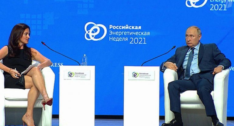 Putin “gözəl qadın” dedi, jurnalist onun tort üzərində şəklini paylaşdı - FOTO