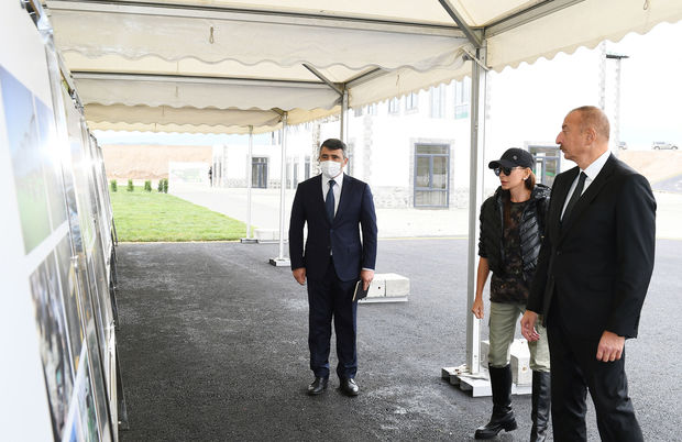 İlham Əliyev və Mehriban Əliyeva “Ağıllı kənd” layihəsi çərçivəsində görülən işlərlə tanış olublar - FOTO