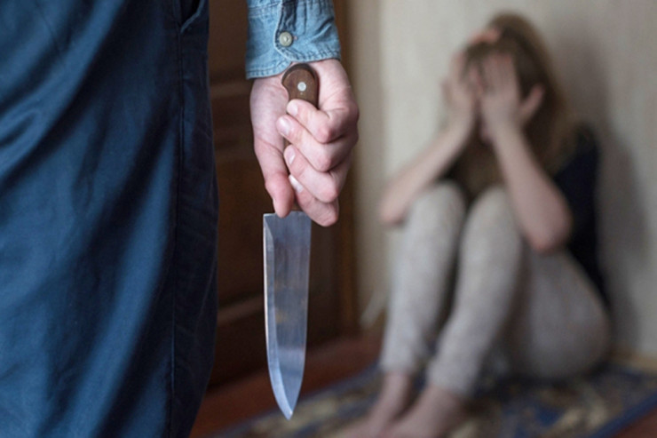 28 yaşlı arvadına 104 bıçaq zərbəsi vurdu: ölməyini gözlədi - FOTO
