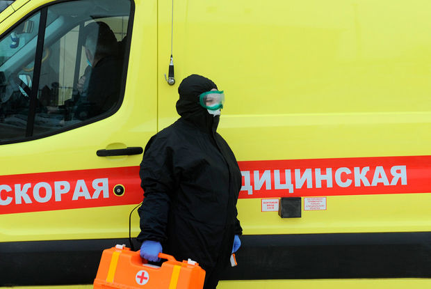 Qəsdən ailə üzvlərini koronavirusa yoluxdurub öldü