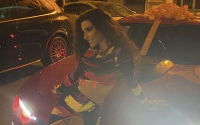 Anası Səmraya ad günündə avtomobil bağışladı - Video