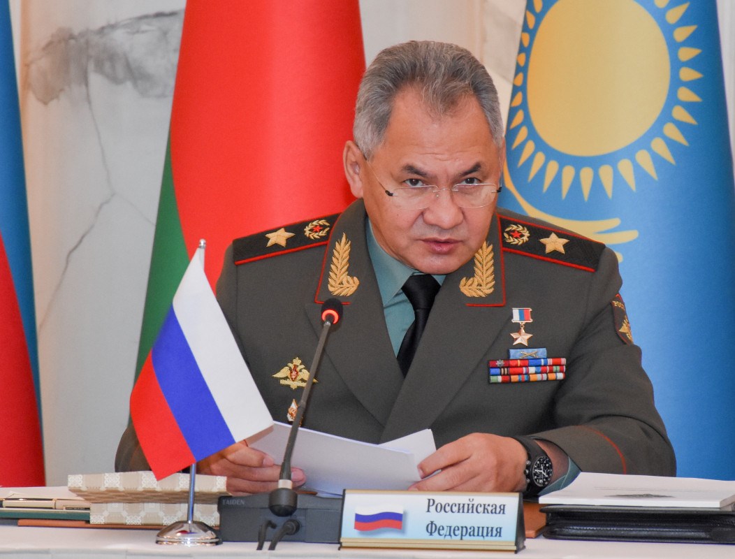 Şoyqu: “NATO qüvvələrini Rusiya ilə sərhədlərə toplayır”