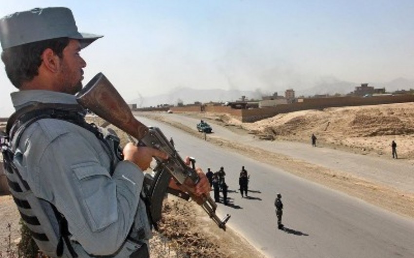 Britaniya Əfqanıstanla həmsərhəd olan ölkələrdən 102 qaçqını təxliyə edib