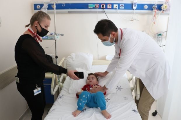 Türkiyədə yaş yarımlıq körpənin mədəsindən çıxanlar həkimləri şoka saldı – FOTO