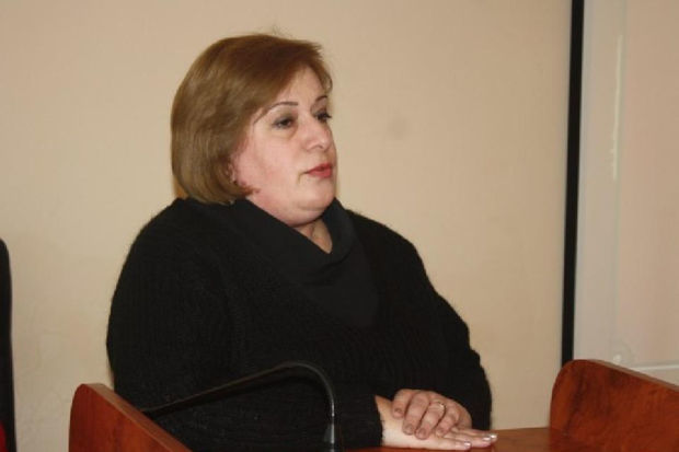 На процессе по делу экс-завотделом БСУ, присвоившей 140 000 манатов, дали показания потерпевшие