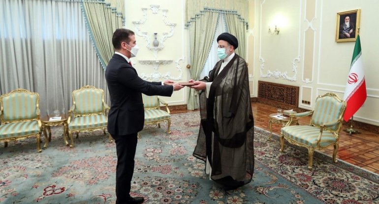 Azərbaycan səfiri etimadnaməsini İran Prezidenti ilə görüşdü