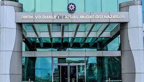 Nazirliyin qarşısında yanğın törətmiş qadınla bağlı RƏSMİ AÇIQLAMA