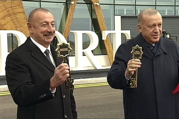 Президентам Азербайджана и Турции вручили символические ключи от аэропорта Физули - ВИДЕО