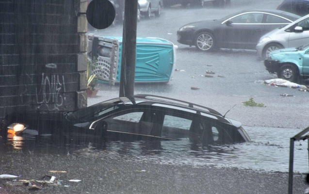 Siciliya adasını sel basdı, ölənlər var - Video + Fotolar