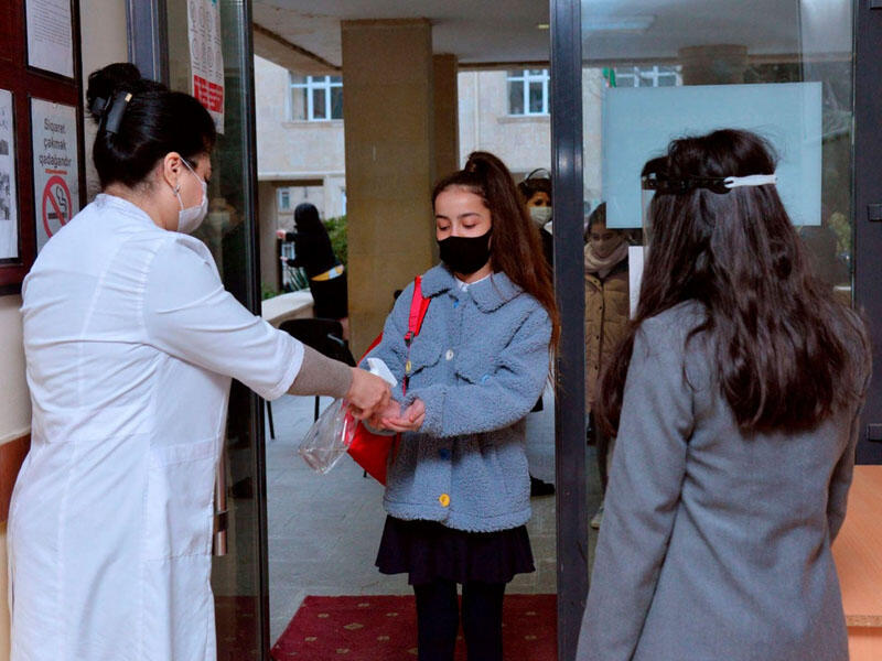 Ölkə üzrə koronavirusa yoluxan şagird və müəllimlərin sayı açıqlandı