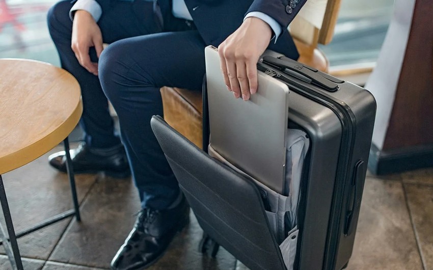 Azərbaycanda vəzifəli şəxs işdən çıxaraq xaricə köçüb