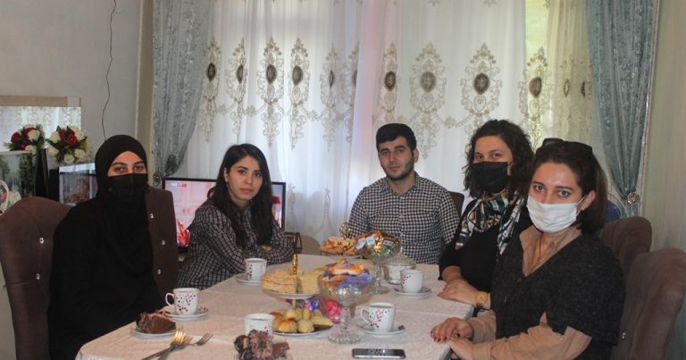 Mingəçevir Dövlət Universitetinin əməkdaşları qazi məzunu ziyarət ediblər -FOTO