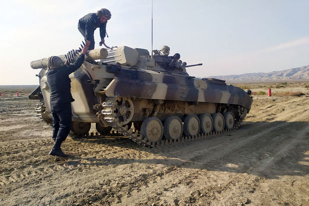 Döyüş maşınları heyətlərinin yarışı keçirilir - FOTO/VİDEO