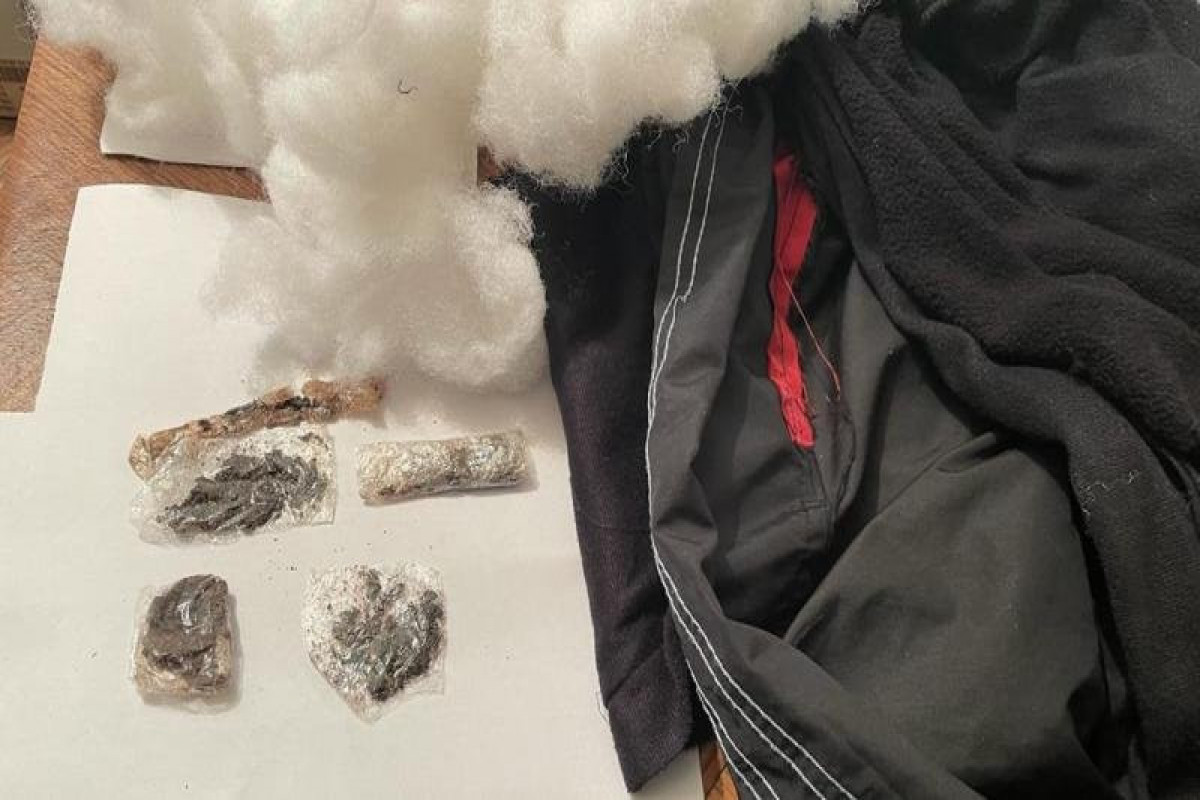 Təcridxanada paltarın astarında narkotik keçirməyə cəhd olunub