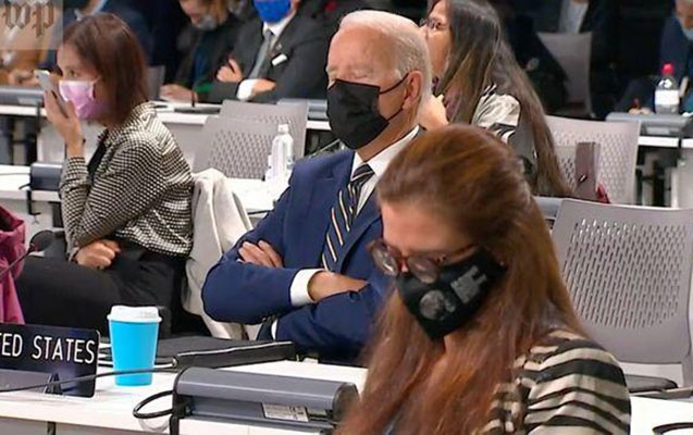 Bayden Qlazqoda konfrans zamanı yuxuladı - Video