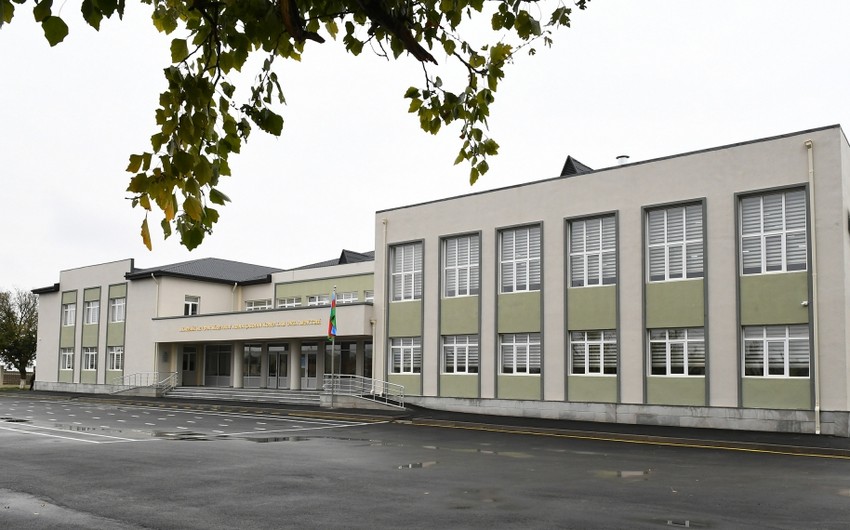 Prezident və birinci xanım Şamaxıda Çarhan kənd orta məktəbinin yeni binasının açılışında iştirak ediblər -FOTO