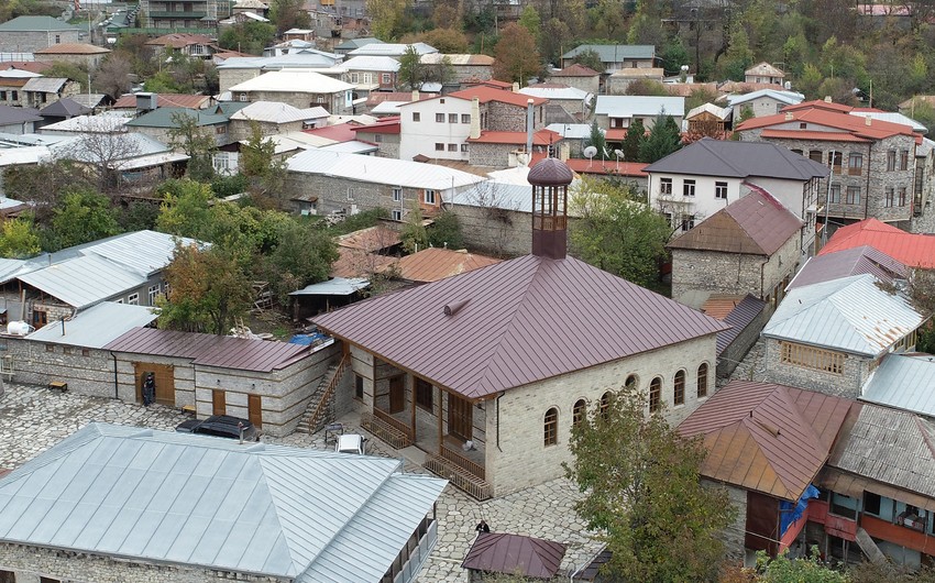 Prezident və birinci xanım Lahıcda məsciddəki bərpa-təmir işləri ilə tanış olublar -YENİLƏNİB