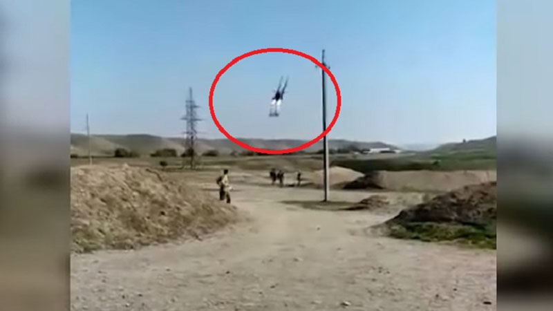 Müharibədən heç yerdə görmədiyiniz kadrlar: Helikopterlərimiz düşməni məhv edir (VİDEO)