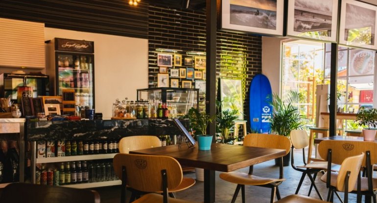 Gecə yarısından sonra fəaliyyət göstərən kafe cərimələndi