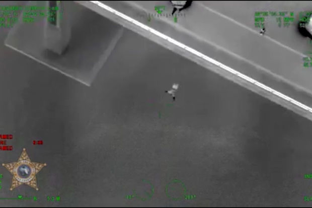 Polislərin təqibindən qaçan şəxs özünü körpüdən çaya atdı – VİDEO