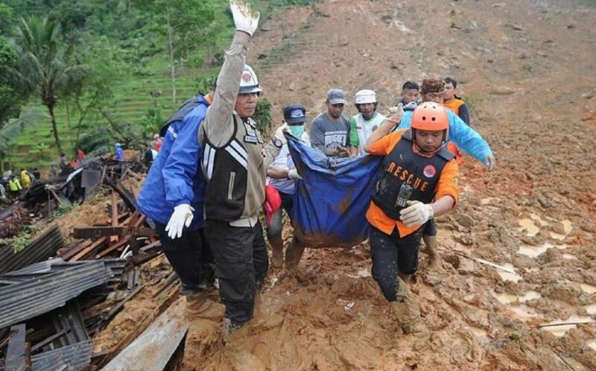 Kolumbiyada torpaq sürüşməsi baş verib, ölənlər var