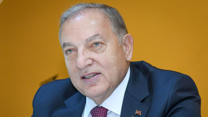 Hulusi Kılıç “YAŞAT” Fonduna 12 min manat ianə etdi