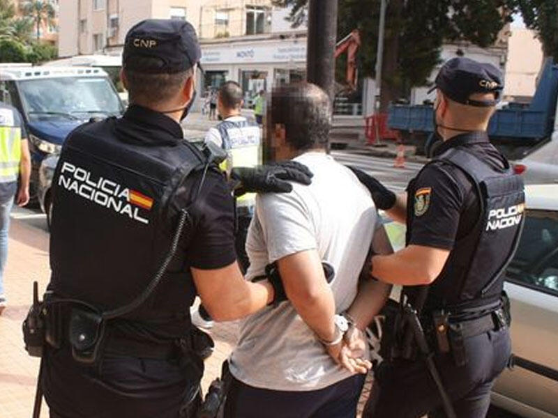 Dörd qızı səkkiz il əsarətdə saxlayan şəxs saxlanılıb  - FOTO