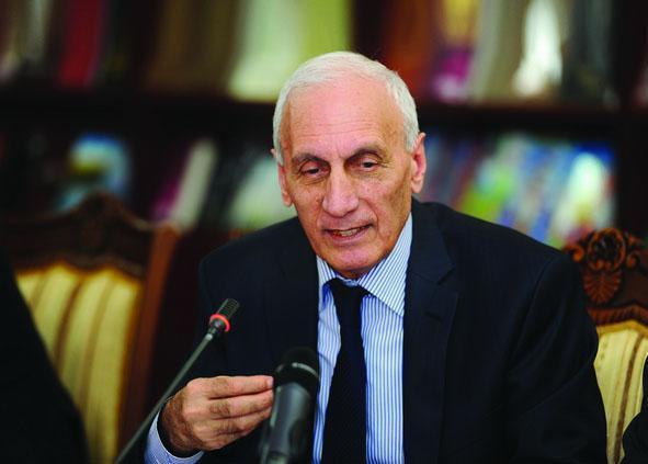 Yevlax fədailəri bədii-publisistik esselərdə - Cahangir Məmmədli yazır