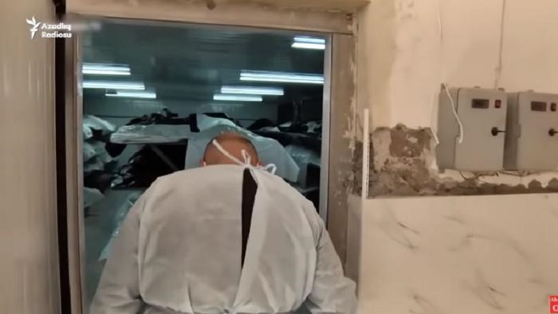 Erməni valideynlər morqda çürüyən əsgər övladlarına yiyə durmur (VİDEO)