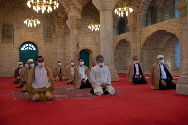 В мечети Юхары Говхар Ага совершен намаз - ФОТО/ВИДЕО