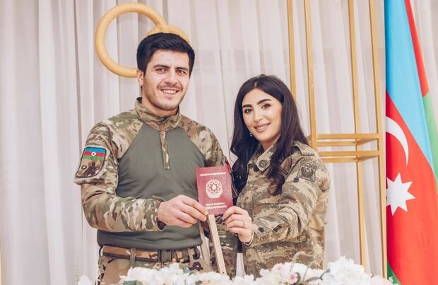 Müharibədə tanış olmuşdular, Zəfər Gününə övladları ilə gəldilər - FOTO