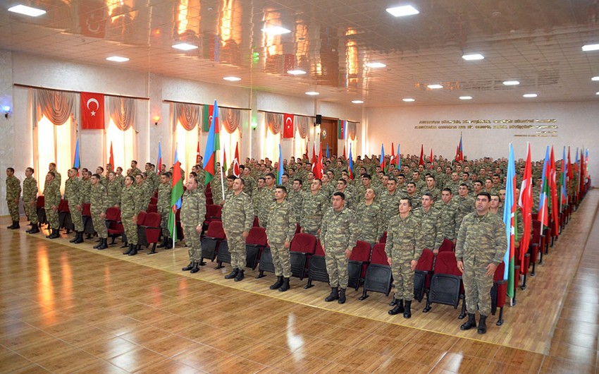 Dövlət Bayrağı Günü münasibətilə hərbi hissədə konsert keçirilib