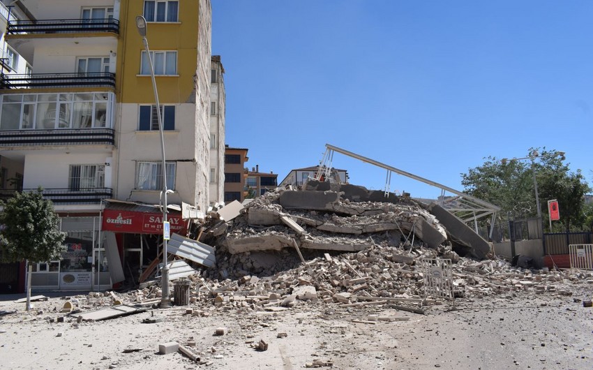 Türkiyədə bina çöküb, dağıntılar altından 13 nəfər çıxarılıb - YENİLƏNİB
