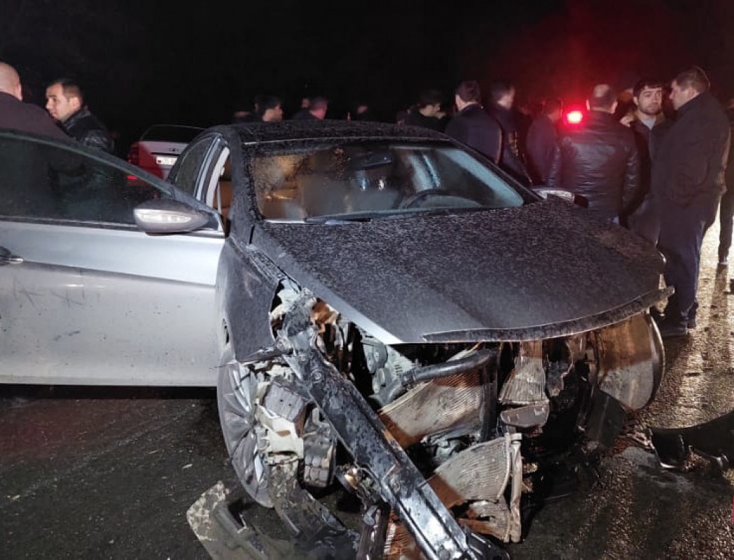 Şəmkirdə yol qəzası olub, iki nəfər xəsarət alıb - FOTO