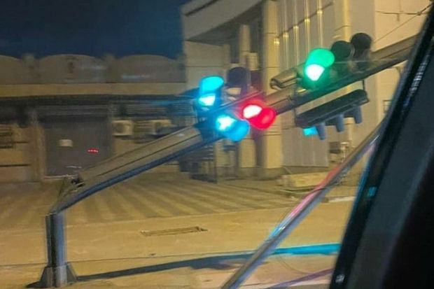Güclü külək işıqforu sıradan çıxartdı – FOTO