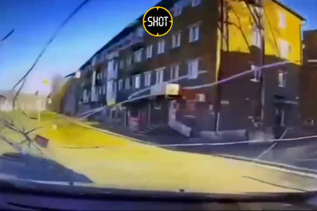 Sürücü törətdiyi dəhşətli qəzanı videoregistratorla anbaan qeydə aldı - VİDEO