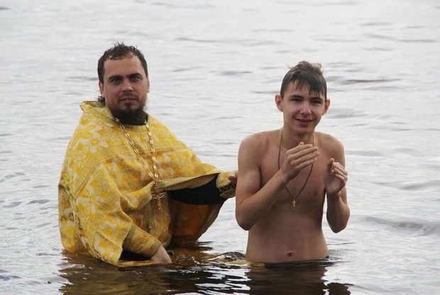 Rusiyada 50-dən çox oğlana qarşı əxlaqsız hərəkət edən keşiş öz rütbəsindən məhrum edildi - FOTO
