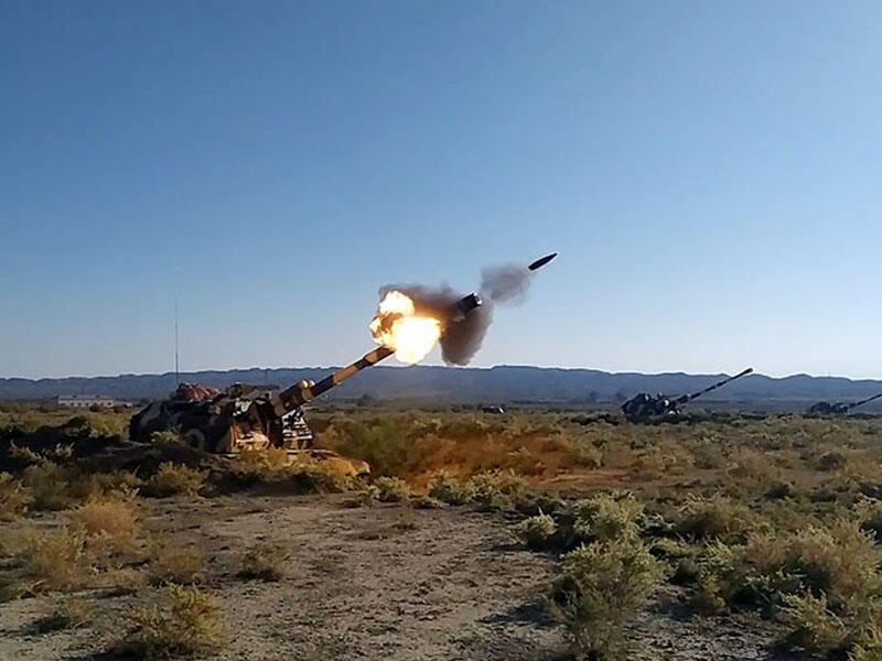 Raket və artilleriya bölmələrində döyüş atışları icra edilib - VİDEO