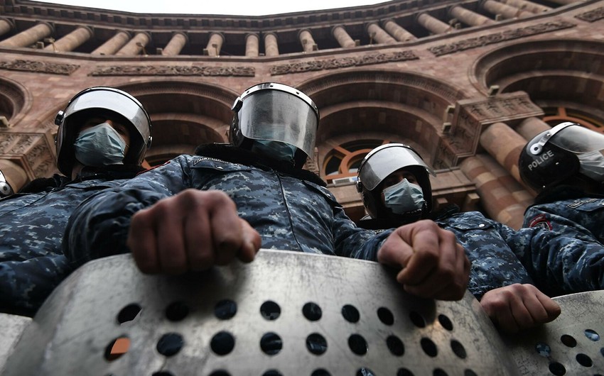 После акции у правительства Армении задержаны более 30 человек