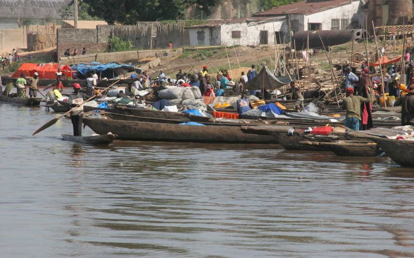 Konqoda qayıq batıb, 8 nəfər ölüb, onlarla insan itkin düşüb
