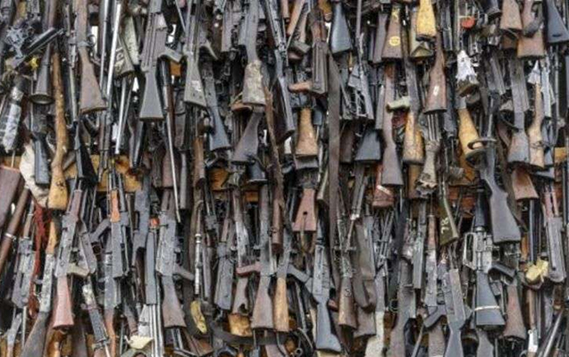 13 min 600 silahı məhv etdilər