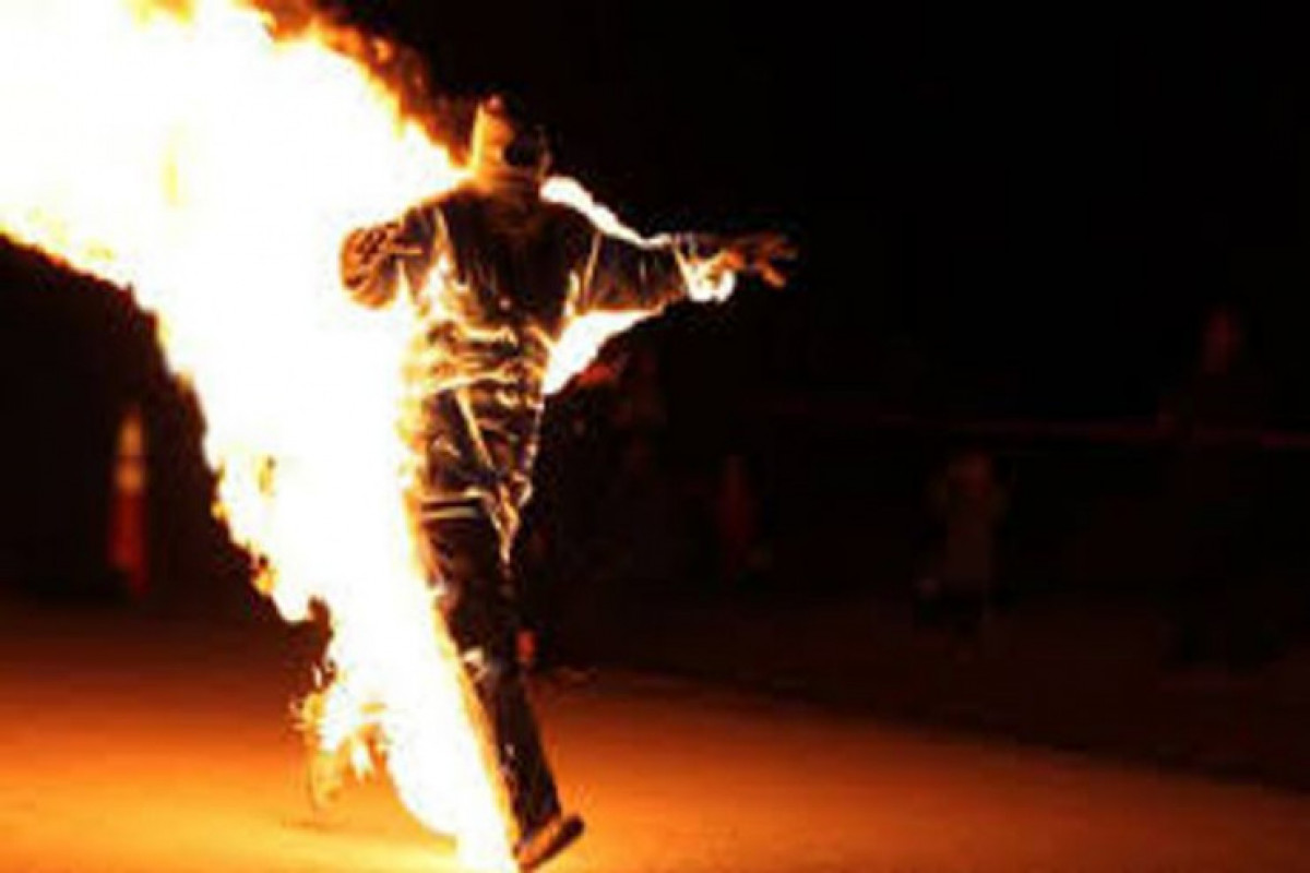 Sabirabad sakini özünü yandırıb