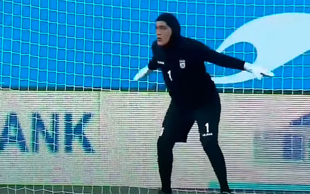 İran qadınlar millisinin qapıçısı kişidir? - Video