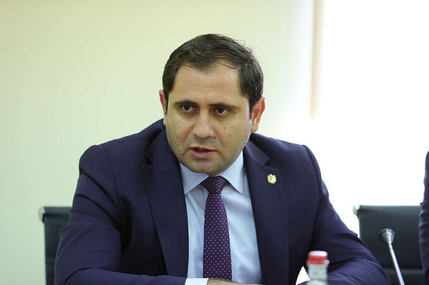 Paşinyan Azərbaycanla sərhəddəki vəziyyətə görə müdafiə nazirini işdən qovdu - YENİLƏNİB