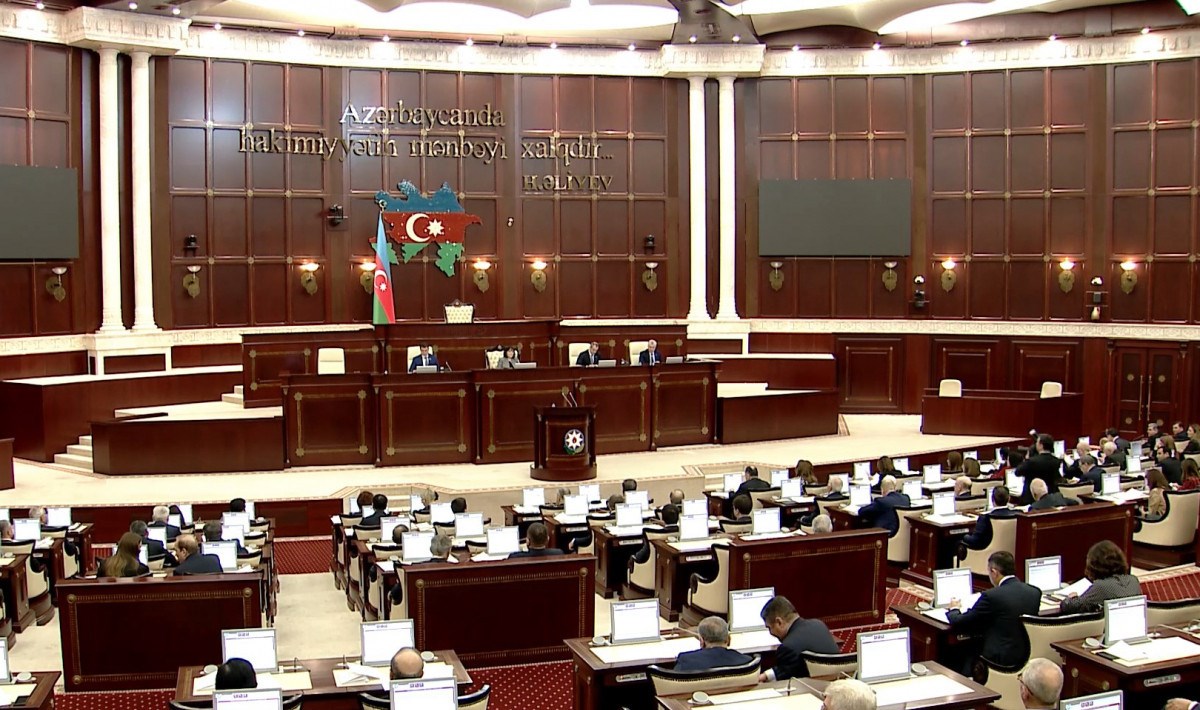 Evsiz deputatlara verilən kirayə haqqının artırılması təklif olunub